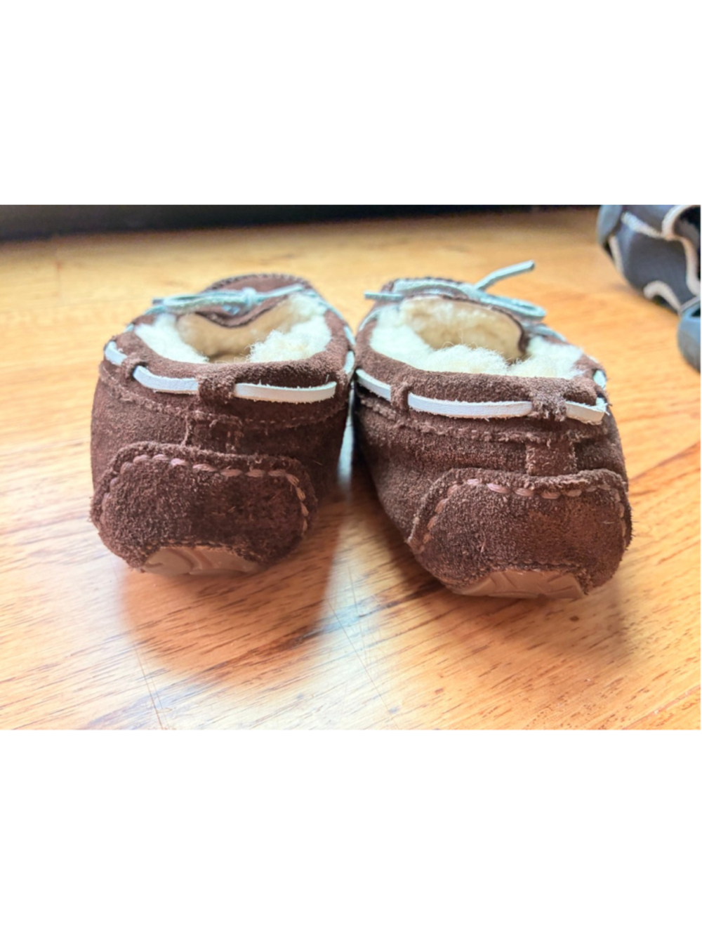 Ugg slippers kids 13 - Picture 3 of 6